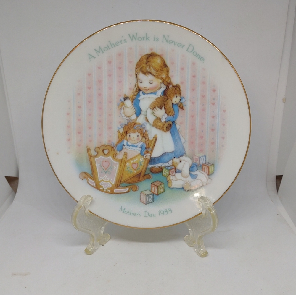 🌷‼️5/$20 VTG Avon Plate A Mother's Work is Never Done, New Baby, Mother w Stand